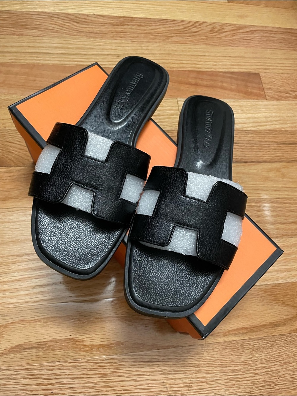 Stratuxx Kaze Women’s Size 6 Black H Strap Slide Sandals w/ Box Dust Bag EUC